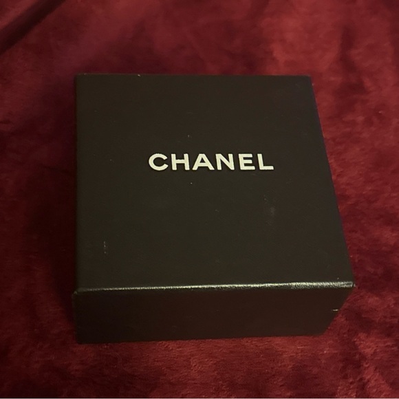 CHANEL 14C Mint Green‎ Tweed Camellia Flower Brooch with Pearl CC Center & Box - Picture 10 of 10